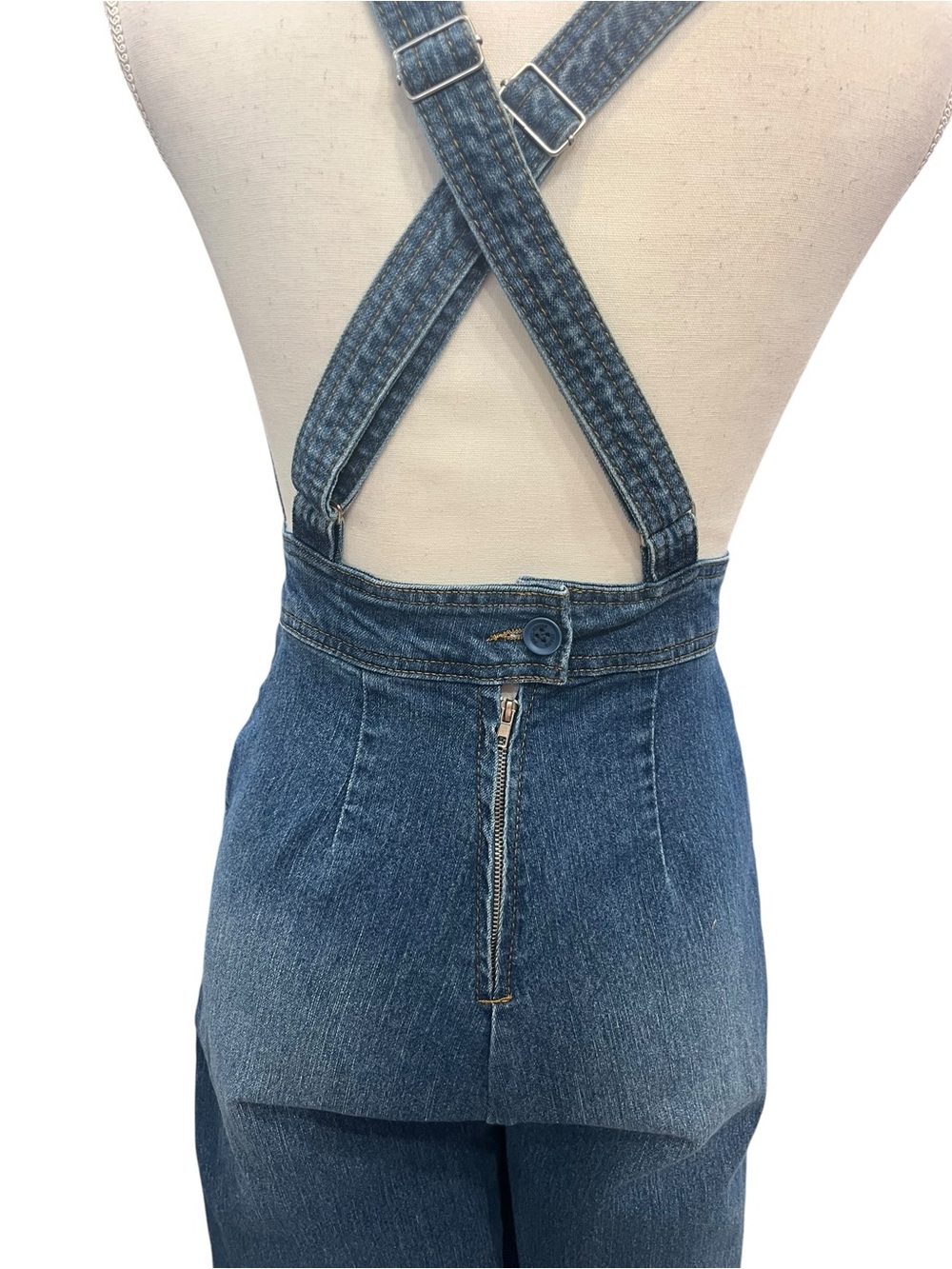 Dollhouse Deep V Denim Jumpsuit Wide Leg Crossback Vintage Wash Size 3/4 - Picture 9 of 13